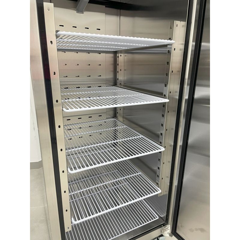 Katerbay. UNIFROST R700SVN LARGE GN UPRIGHT FRIDGE R290